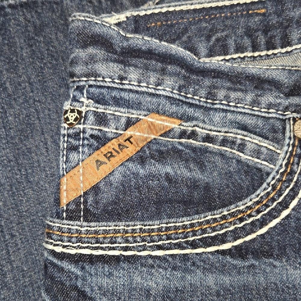 Ariat Men's Relaxed Blue Jeans with Tan Accents - Picture 4 of 4